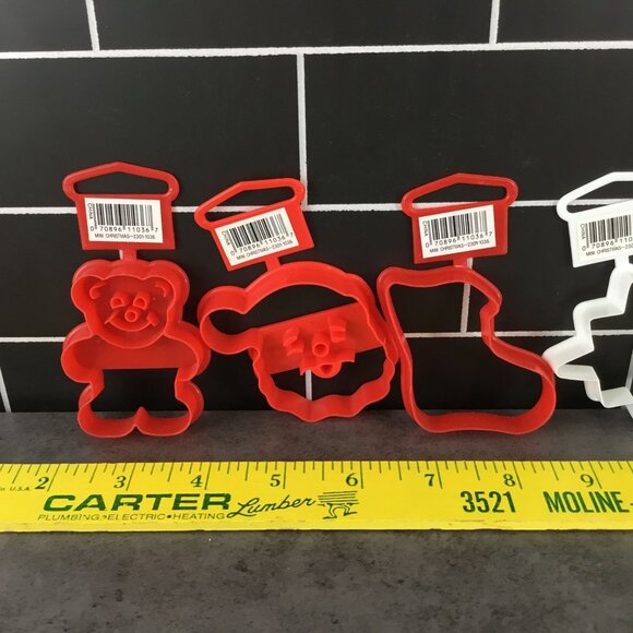 Wilton Mini Christmas Cookie Cutters Set Of 7 Plastic Shapes Bear Santa Tree Sno - Picture 7 of 10